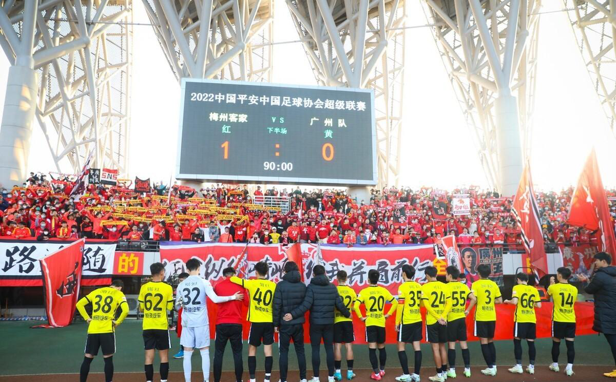 关于中国足球比赛引领趋势，崭露头角的新秀层出不穷的信息