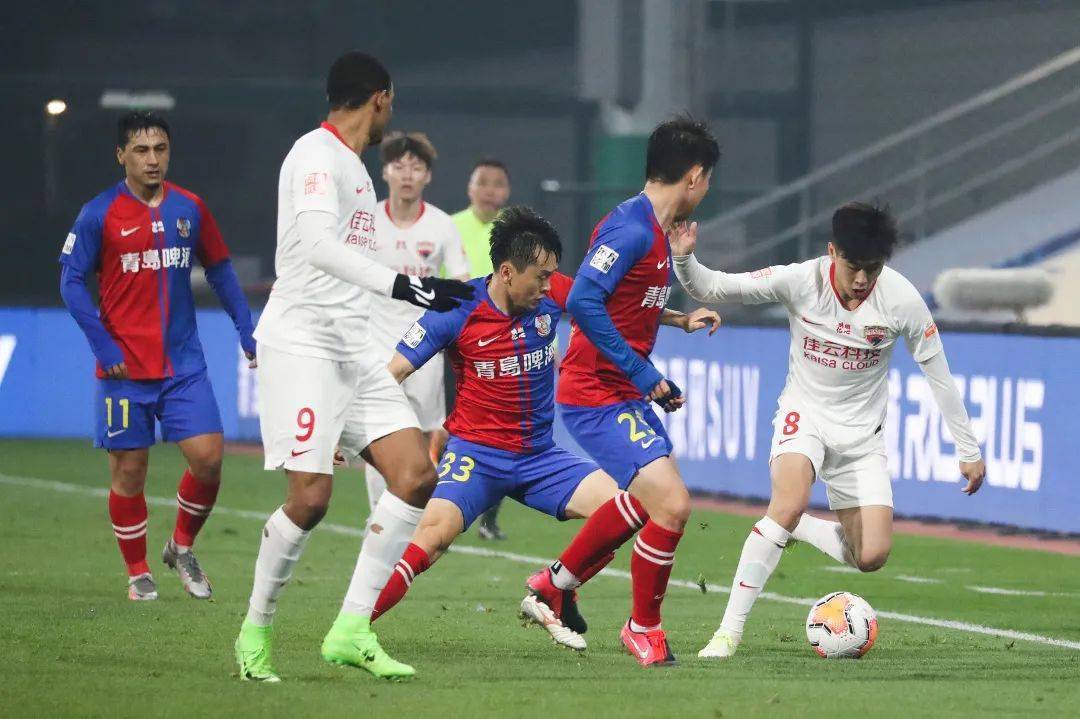 关于青岛黄海客场负于广州富力，保持垫底位置的信息