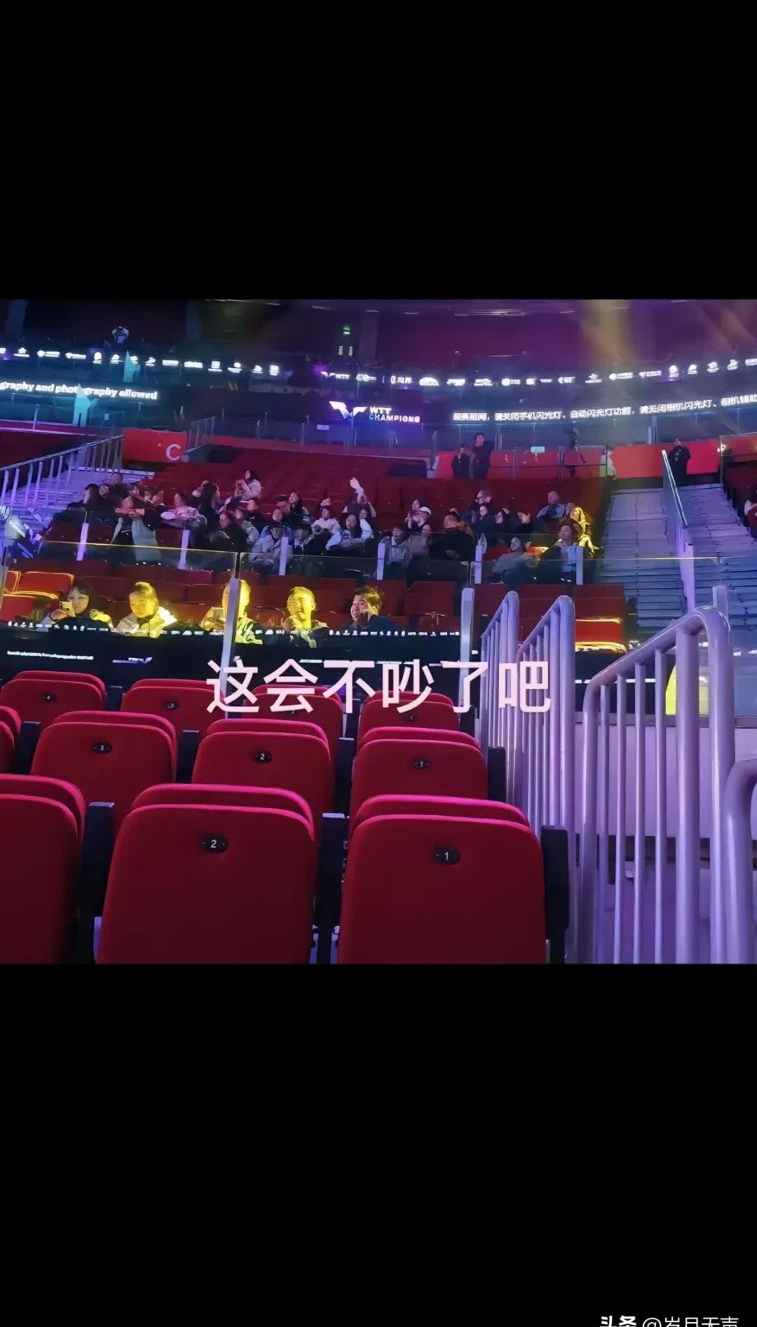 来自东方的神秘力量一群中国球迷在场馆前为步行者加油打气！的简单介绍