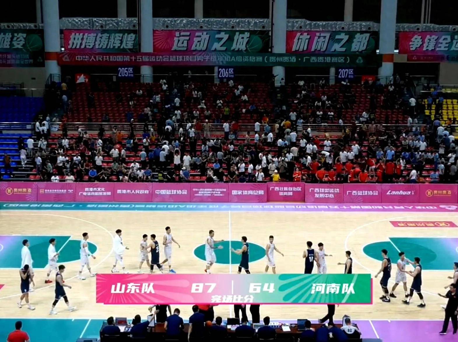 山东男篮备战对抗福建队，全队精神抖擞