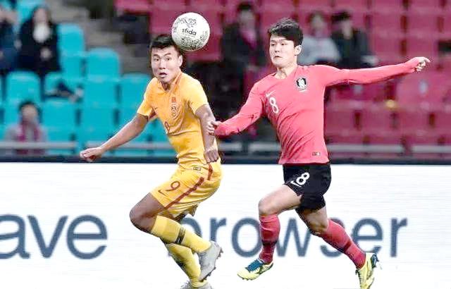 包含国足东亚杯总结：1胜2负进1球，两新人表现合格，主帅问题依旧困扰的词条
