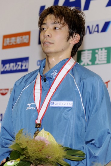 包含日本游泳选手在个人赛中封后的词条
