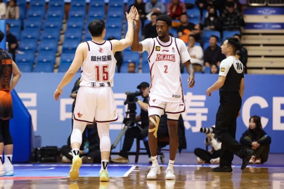 包含俱乐部杯-刘泽一16+9浙江胜吉林吴昌泽9+12的词条