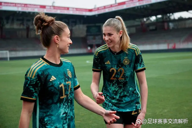 美国女足击败加拿大