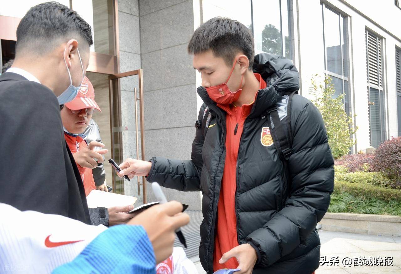 包含孙继海：霍顿对我影响最深刻，他是中国足球的启蒙者的词条